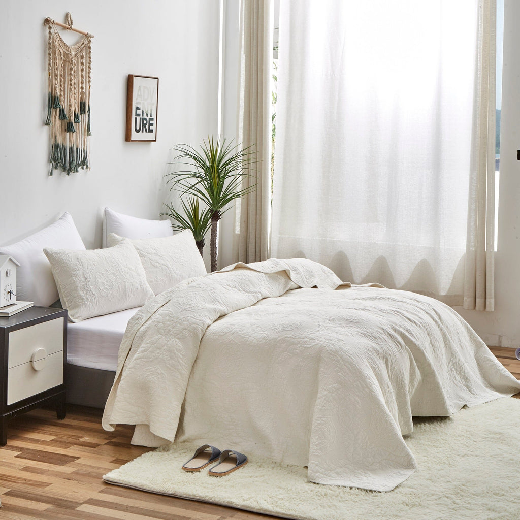Tache Vanilla Cream Ivory Paisley  Cotton Quilt Set