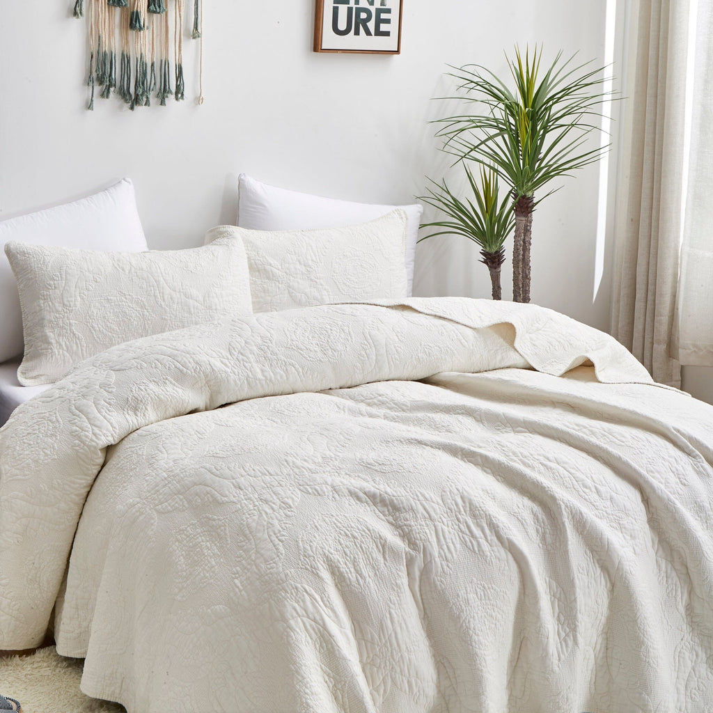 Tache Vanilla Cream Ivory Paisley  Cotton Quilt Set