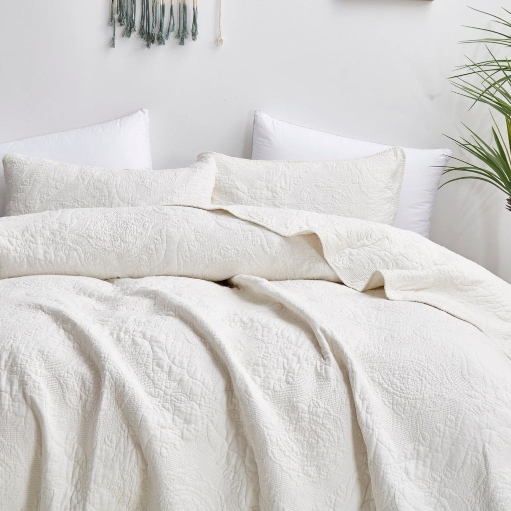 Tache Vanilla Cream Ivory Paisley  Cotton Quilt Set
