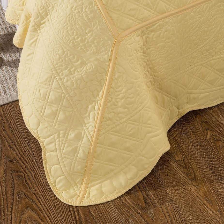 Tache Buttercup Puffs Yellow Diamond Matelasse Scalloped Quilt Set