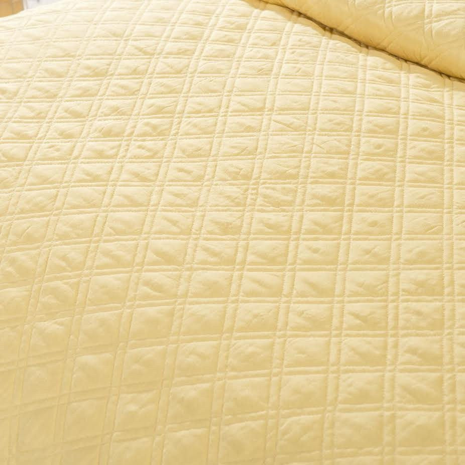 Tache Buttercup Puffs Yellow Diamond Matelasse Scalloped Quilt Set