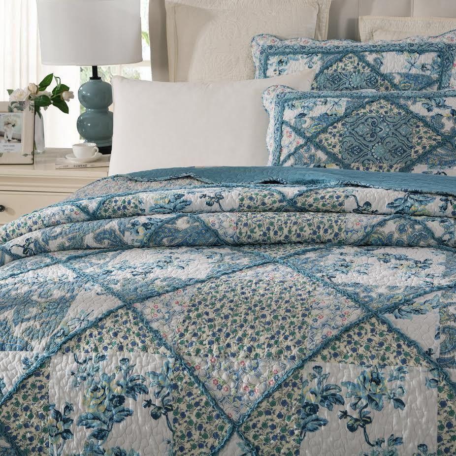 Tache Petal Dance White Blue Floral Paisley Cotton Patchwork Quilt Set