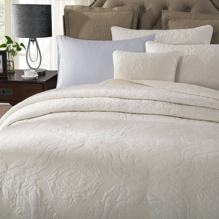 Tache Vanilla Cream Ivory Paisley  Cotton Quilt Set