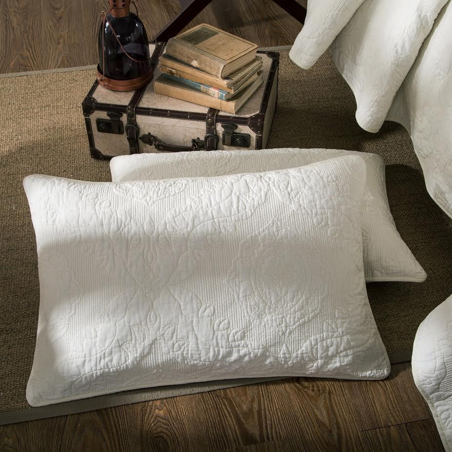 Tache Vanilla Cream Ivory Paisley  Cotton Quilt Set