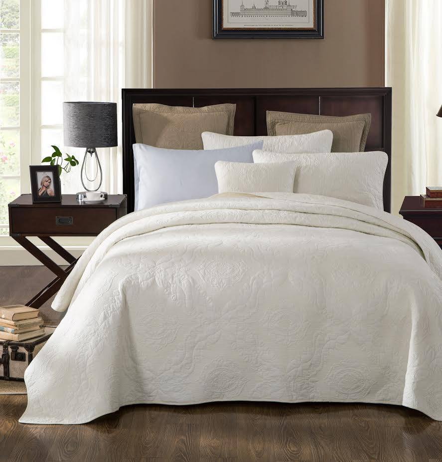 Tache Vanilla Cream Ivory Paisley  Cotton Quilt Set