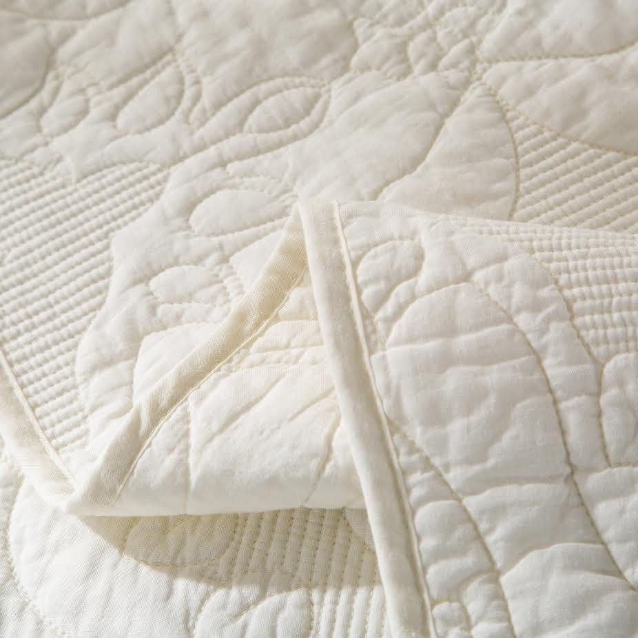 Tache Vanilla Cream Ivory Paisley  Cotton Quilt Set